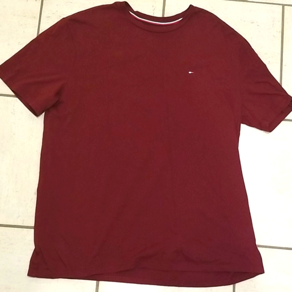 Tommy Hilfiger Burgundy T-shirt - Picture 1 of 3